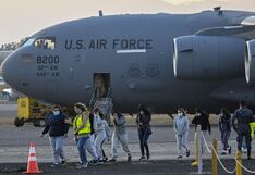 Qué pasó exactamente con el vuelo militar de Estados Unidos con deportados que no podía sobrevolar México