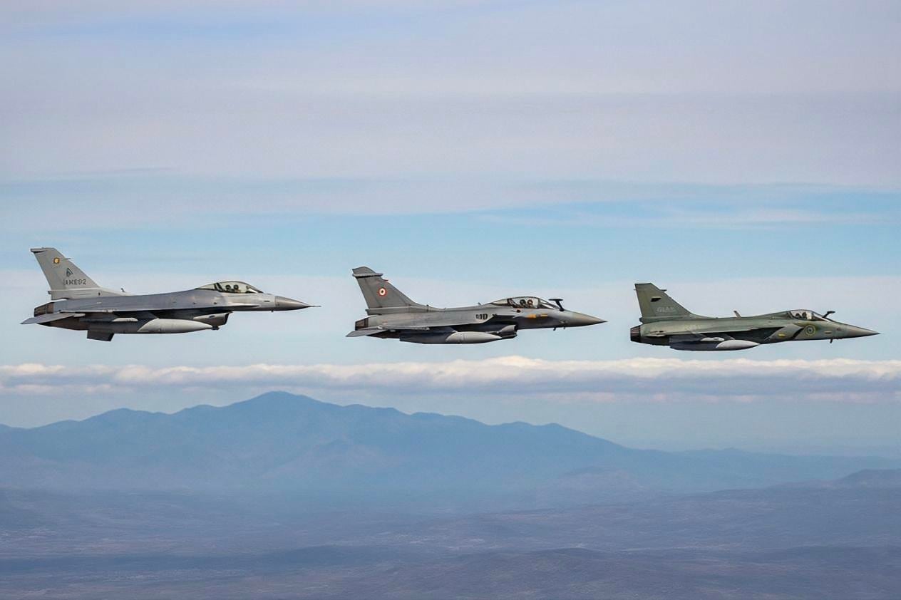 El análisis de la compra de aviones caza se viene realizando desde hace varios meses y se desarrolla conforme a la normatividad vigente, dijo el titular de Defensa. Foto composición para Gestión - Perplexity