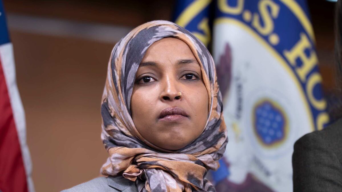 Agentes federales registran la casa de Ilhan Omar en medio de una investigación penal