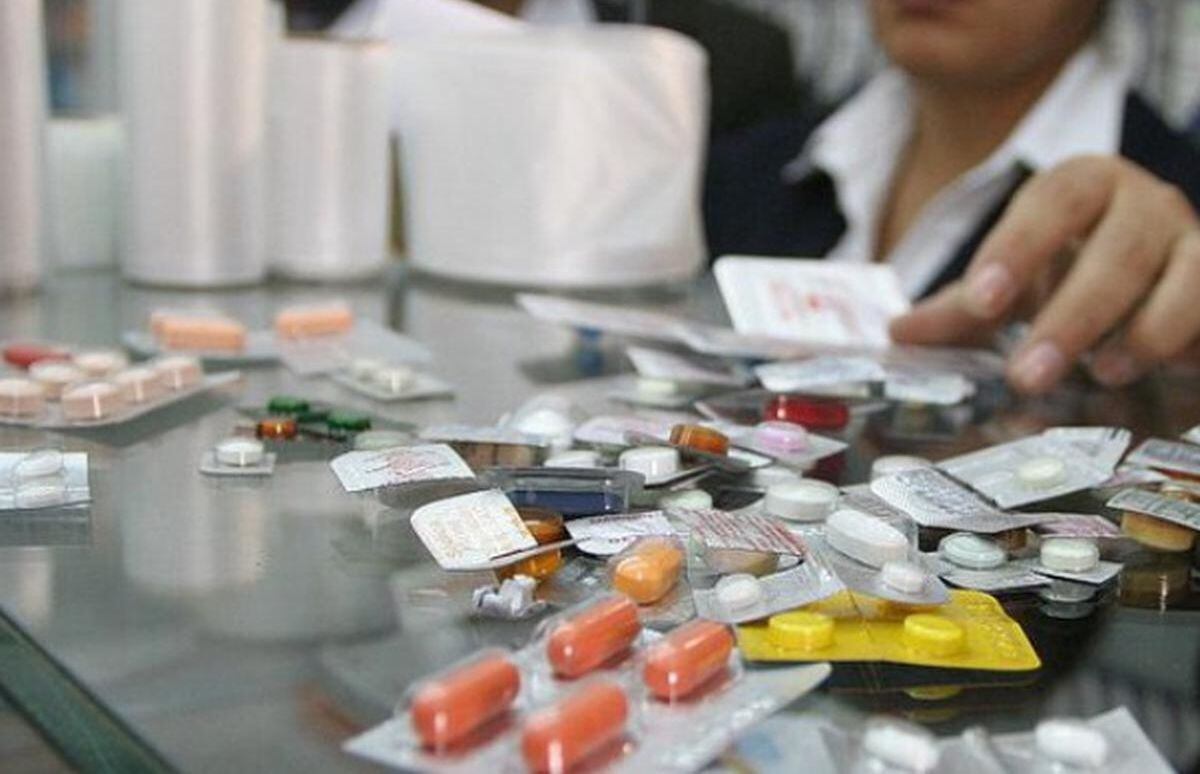 11 de mayo del 2009. Hace 15 años. Precios de medicinas sin receta subirían en 5%. Mientras las cadenas de farmacias apuntan hacia menores precios, los laboratorios no acompañarían esa tendencia.