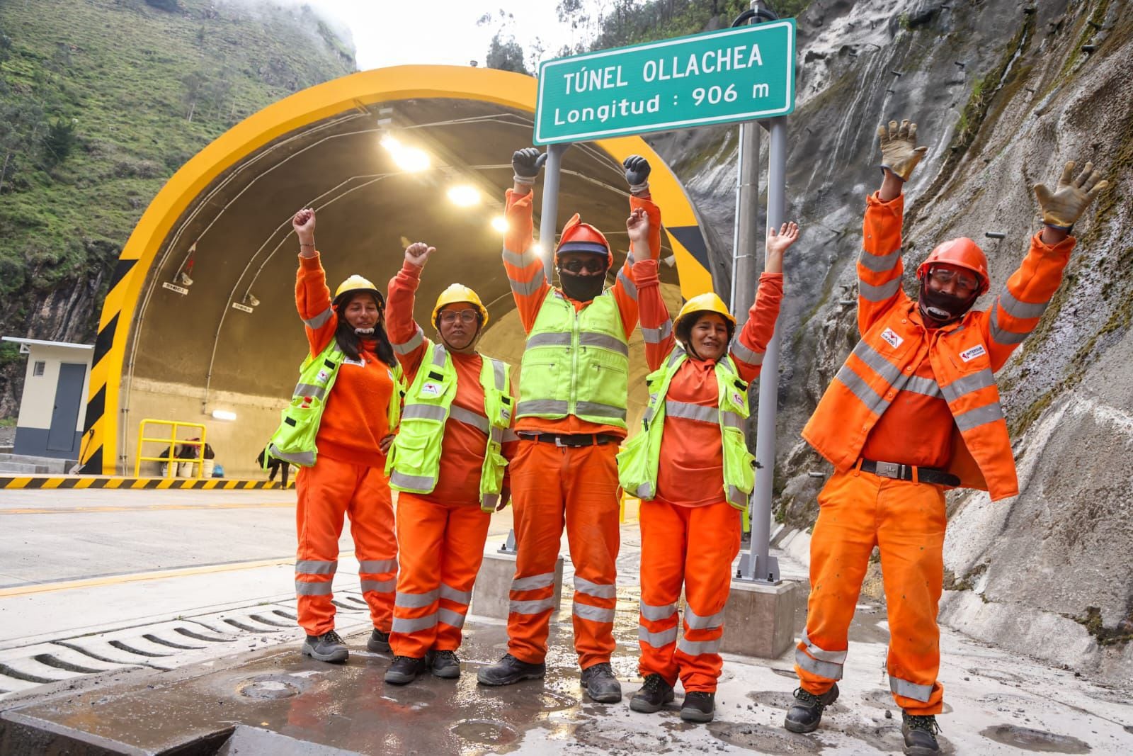 El moderno túnel ha sido reconocido con el Récord Guinnes por atravezar aguas geotérmicas de temperatura muy elevada. Foto: MTC