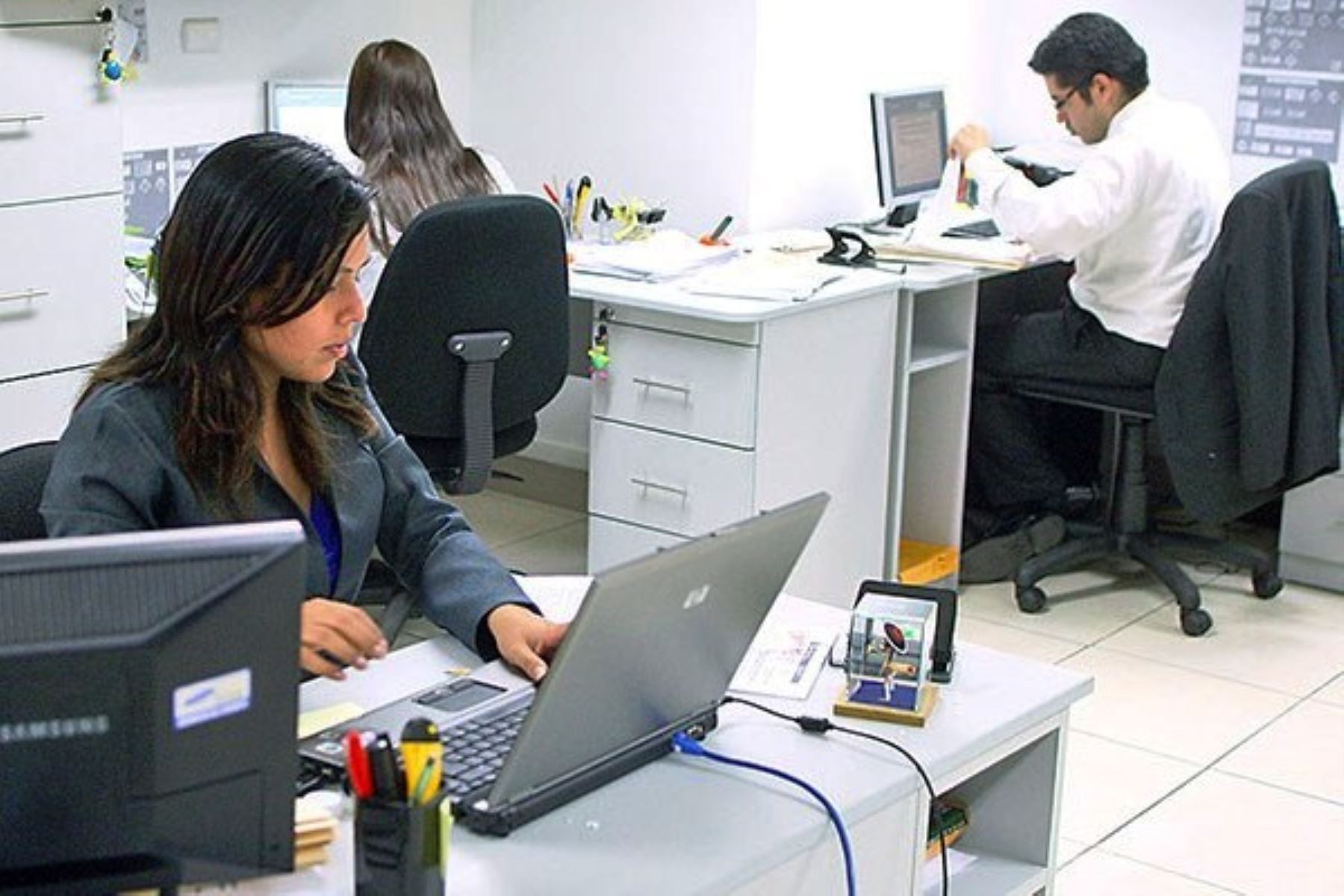 Tras ser aprobado en la Comisión de Trabajo del Congreso, el dictamen ahora pasará a ser visto en el pleno -a partir del mes de marzo, cuando se inicie la próxima legislatura- y de ser ratificado en esa instancia, se enviará al Ejecutivo para su promulgación u observación.