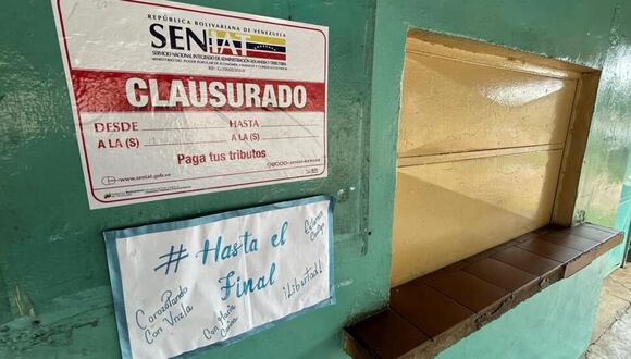 Fachada de un restaurante clausurado en el caserío Corozopando, estado de Guárico, Venezuela, luego de que la opositora María Corina Machado desayunara en el lugar. Juan Barreto / AFP