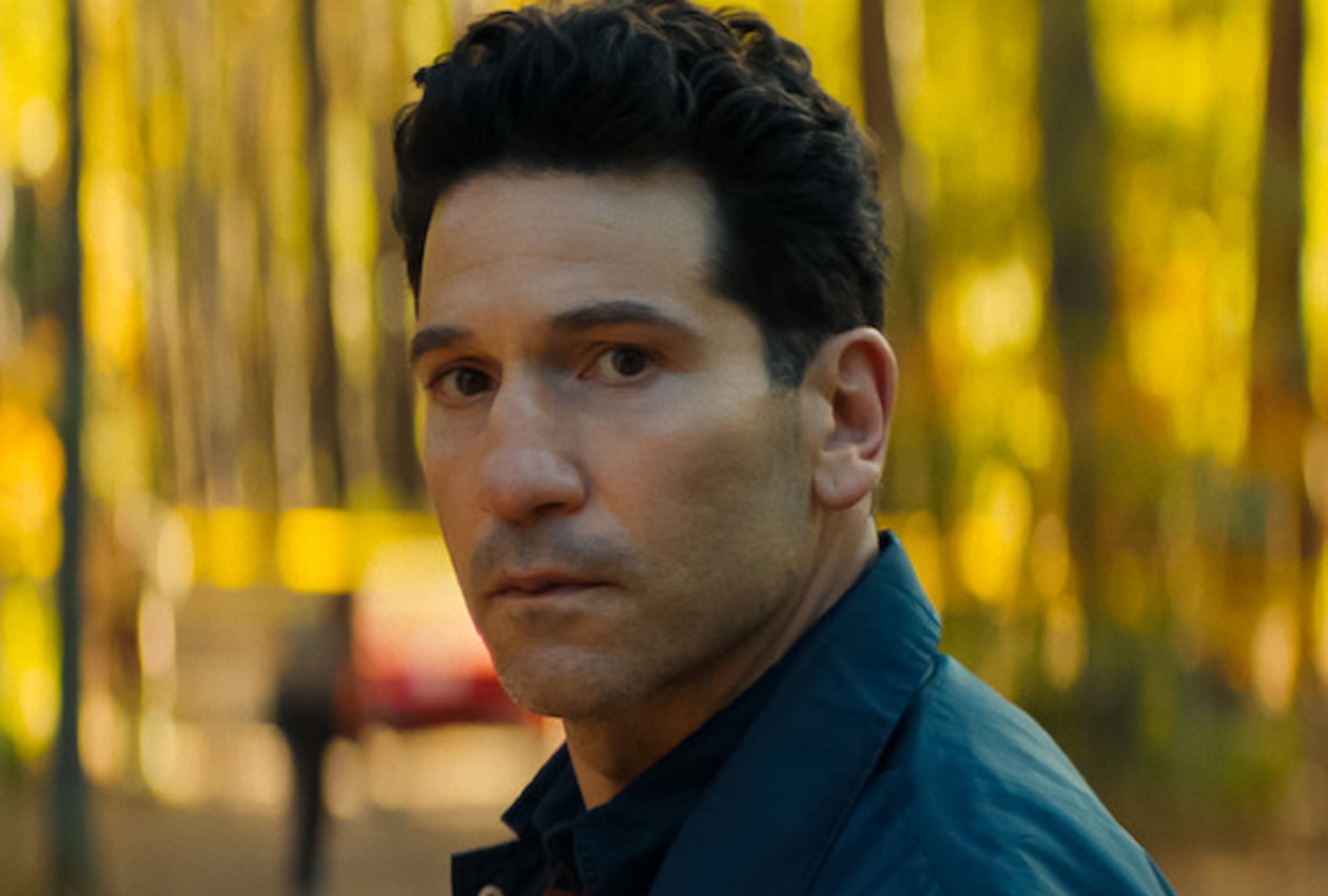 Jon Bernthal como el detective Jack Harper en la serie de suspenso y misterio "Él y ella" (Foto: Netflix)