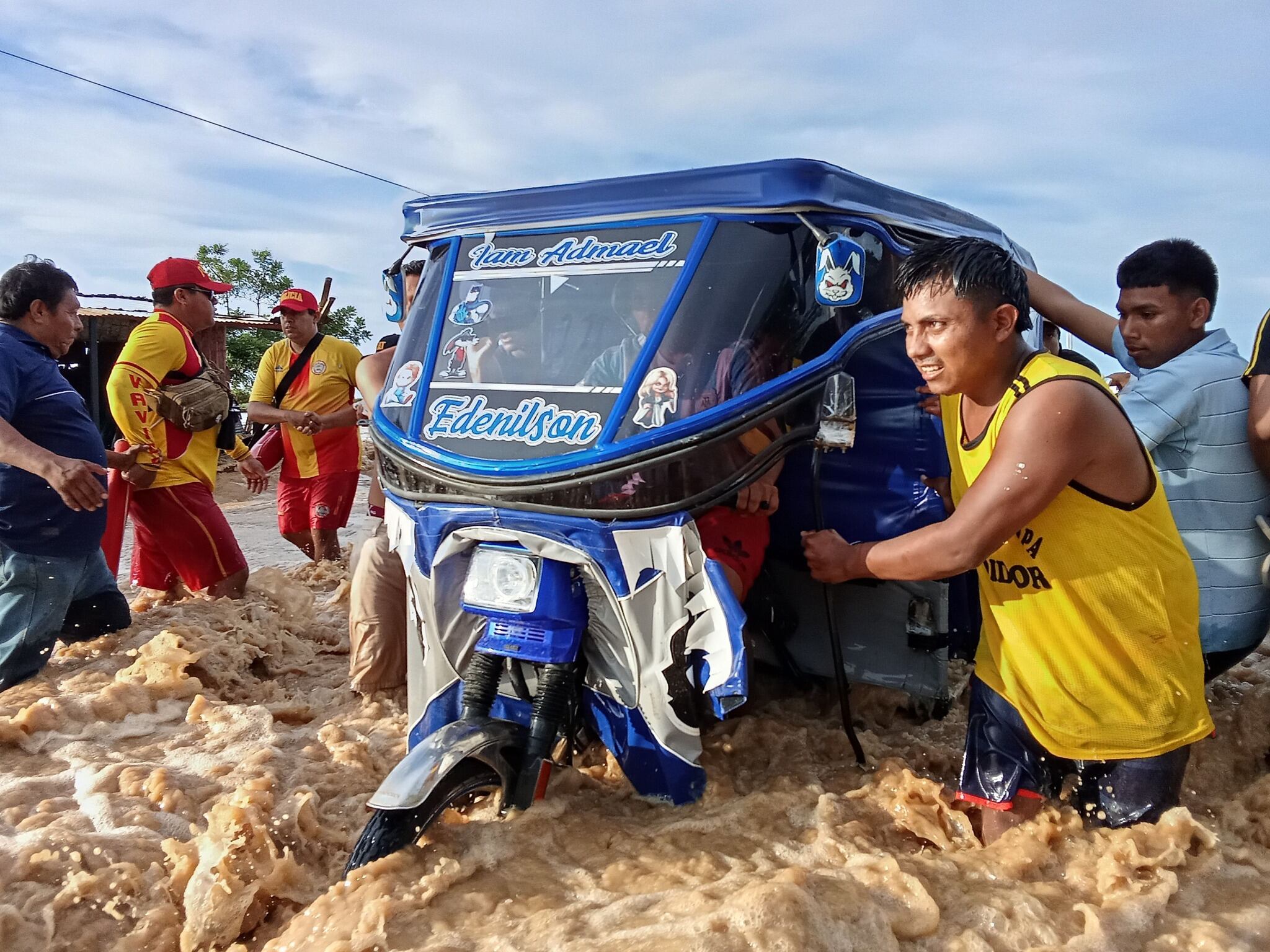 Desborde de ríos, activaciones de quebradas, huaicos e intensas lluvias han dejado a miles de familia sin hogar en el Perú. Foto: Corrales Tv Digital