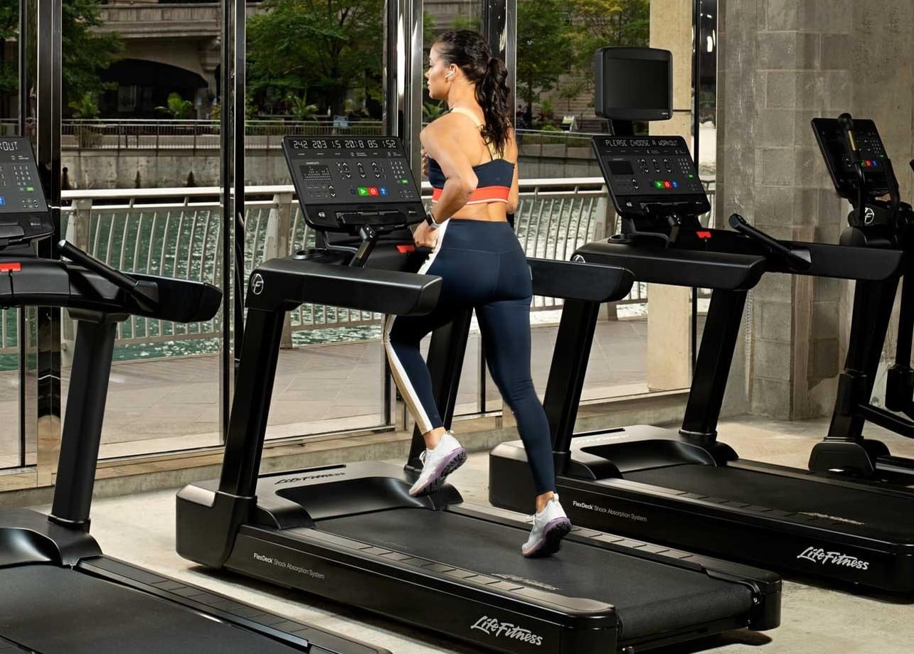 El mercado del fitness en el Perú ha experimentado una notable diversificación. Ya no solo participan los gimnasios tradicionales: los hoteles, clubes, constructoras y condominios han incorporado espacios de entrenamiento como parte de su propuesta de valor.