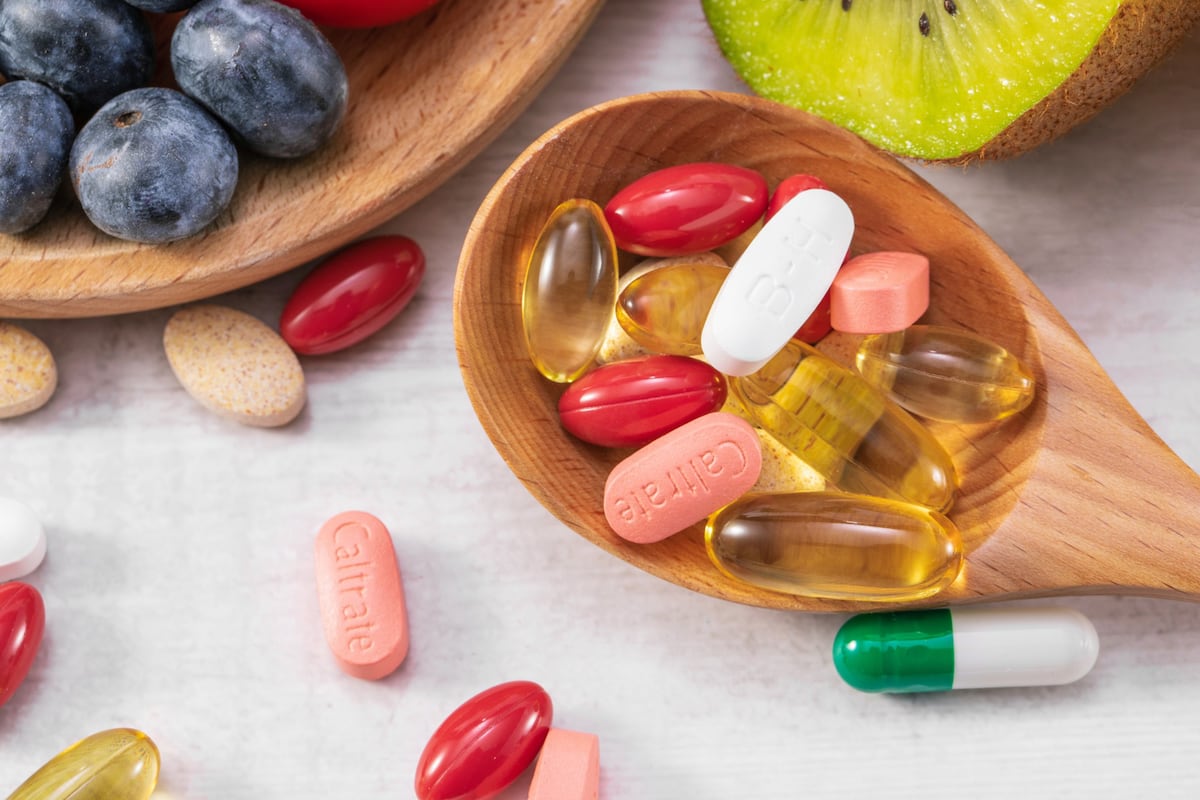 Consumir suplementos alimenticios sin supervisión médica y sin cantidades controladas, puede presentar riesgos para la salud, inclusive pueden ser tóxicos para el hígado.