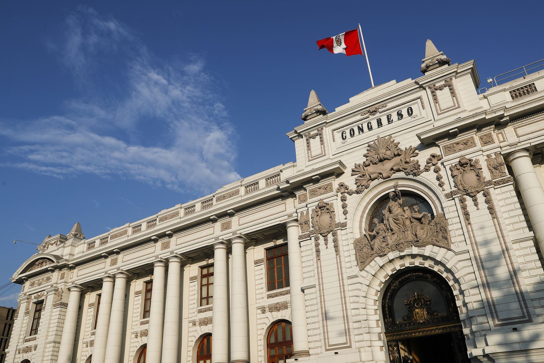 La ley de usura bancaria fue iniciativa del Congreso. Nuevo gobierno propone derogarla. Foto Agencia Andina