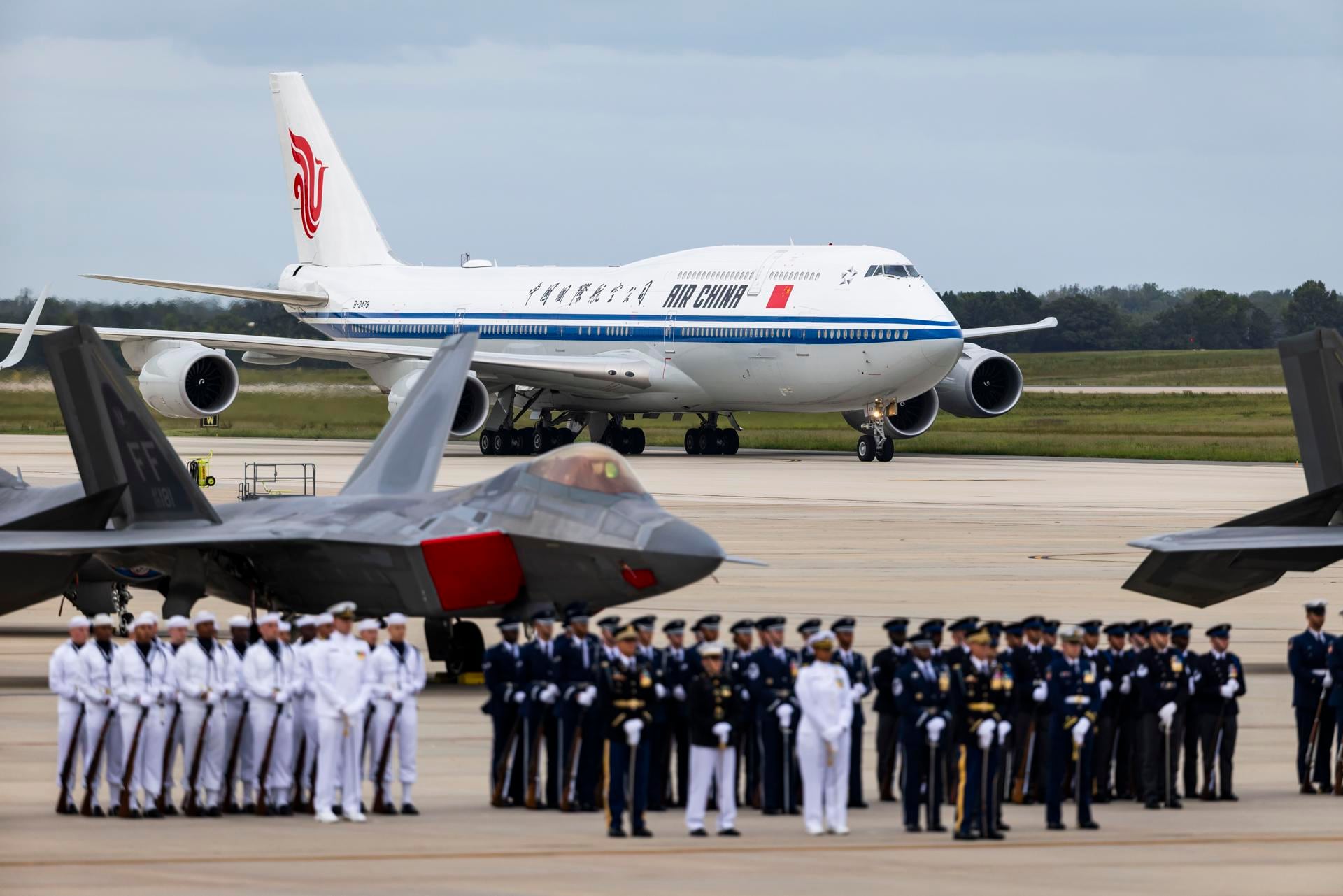 El avión del presidente de China Xi Jinping aterriza en la Base Conjunta Andrews, Maryland, EE. UU., el 23 de septiembre de 2026. (EFE/EPA/JIM LO SCALZO).
