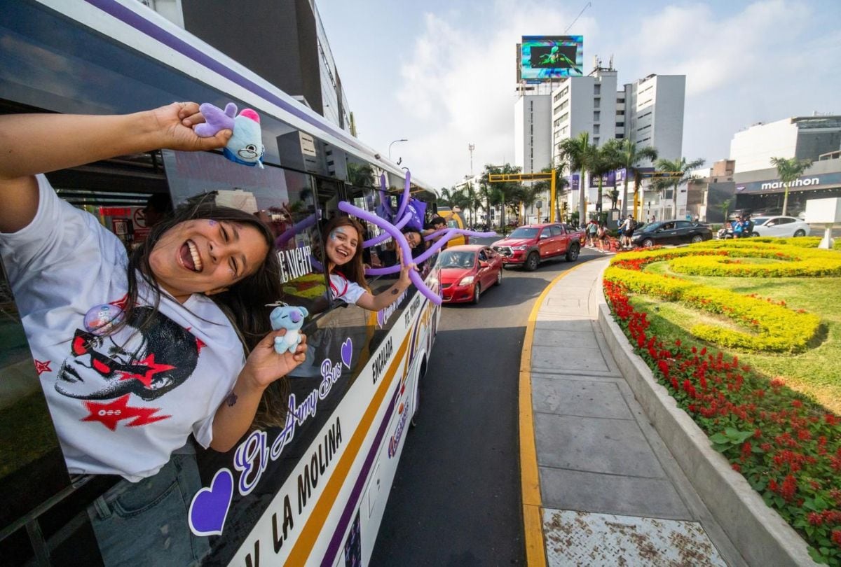 El Army Bus Oficial recorre la ciudad todos los domingo con una treintena de fans.