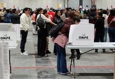 Peruanos votan en Madrid con retrasos e inquietos por la inseguridad y la corrupción