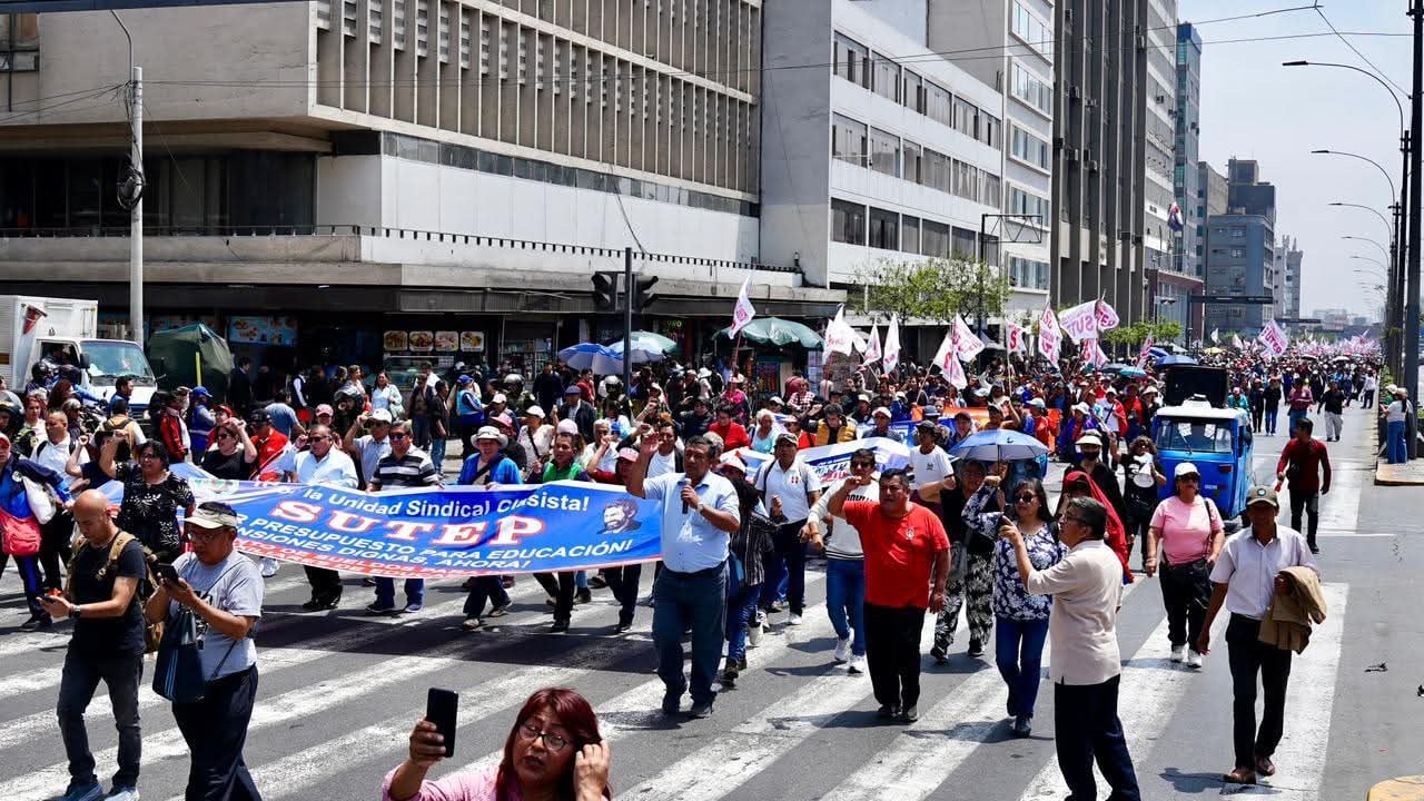 Sutep demanda al MEF presentar proyecto para habilitar el uso de recursos del Fondo de Contingencia para el pago del segundo tramo de la bonificación de 487 soles. Foto: Franco Rúa Poe/ Sutep