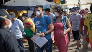 Perú cumple su primer mes de confinamiento con los mercados abarrotados