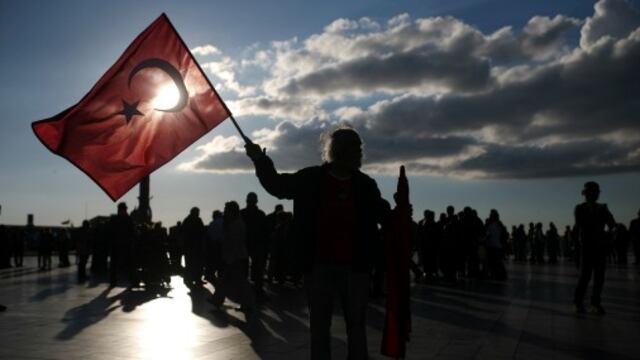 Oposición turca pide anulación del referéndum, UE quiere investigación