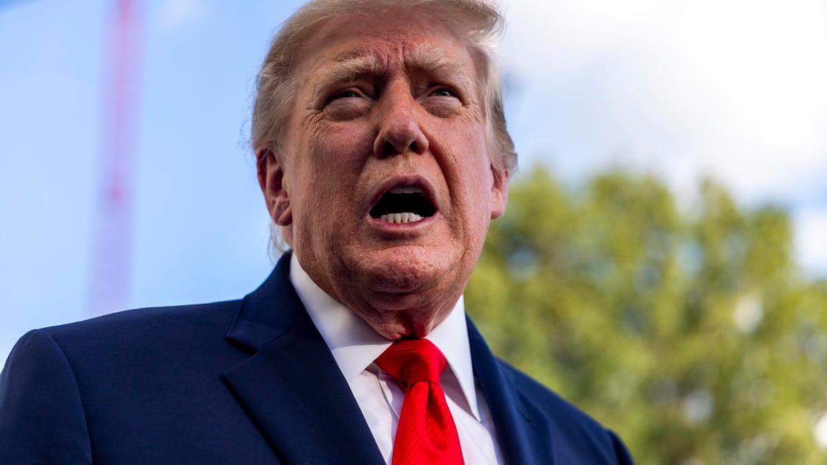 Trump reitera que los carteles controlan México y afirma que se lo dijo a Sheinbaum