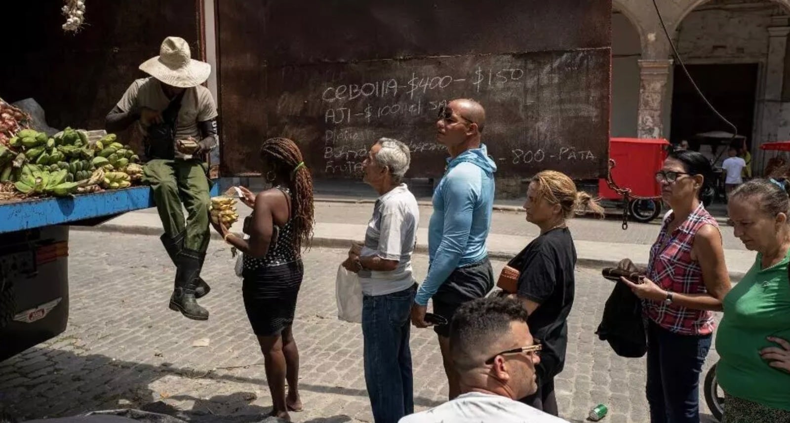 El Gobierno cubano impulsa reformas que incluyen inversión extranjera y mayor participación del sector privado.