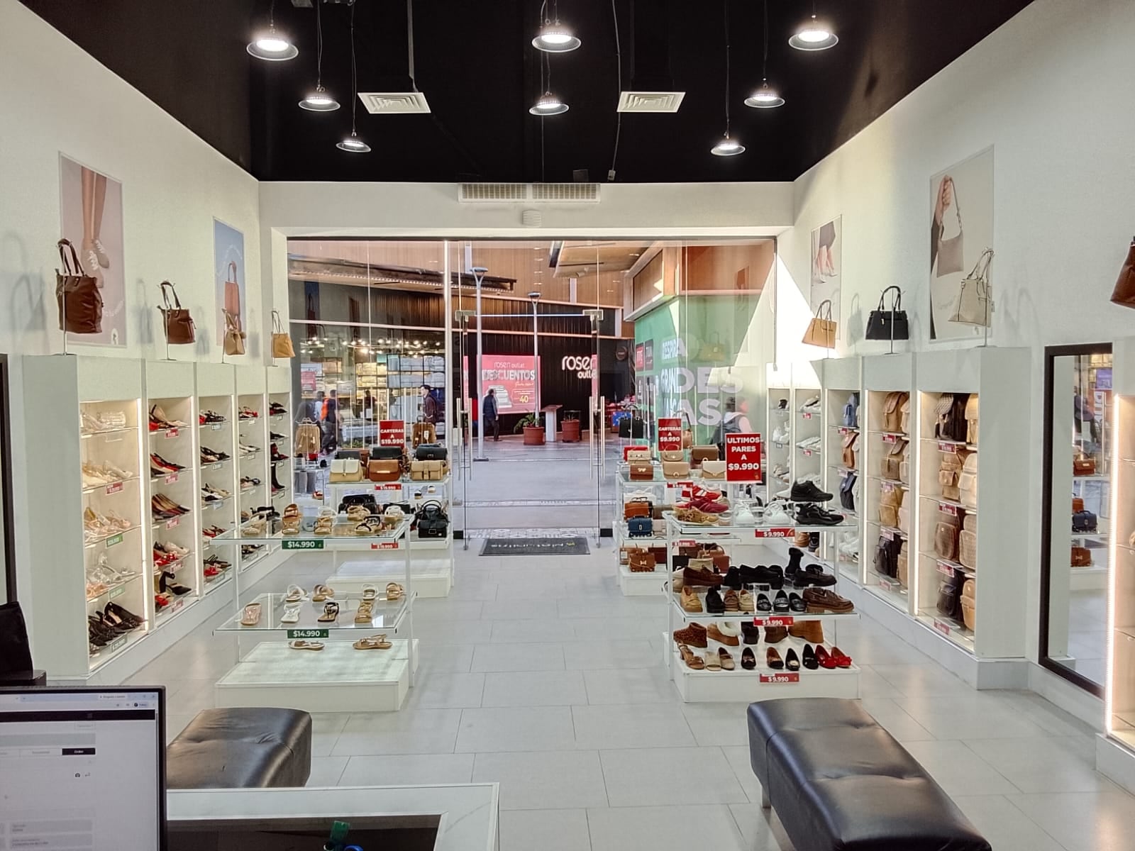 Las zapatillas lideran las ventas online de Platanitos, mientras que los cosméticos y productos de skin care registran un crecimiento significativo.