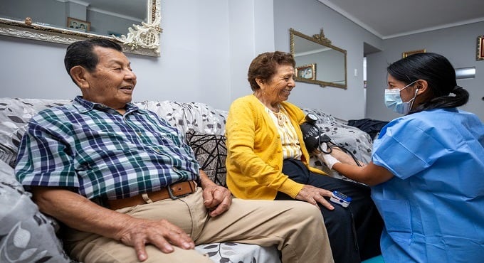 El Padomi está dirigido a asegurados con dependencia funcional temporal o permanente y pacientes con enfermedades terminales. (Foto: Padomi)