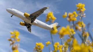 España amenaza con sanciones a Vueling por cancelaciones de vuelos en serie