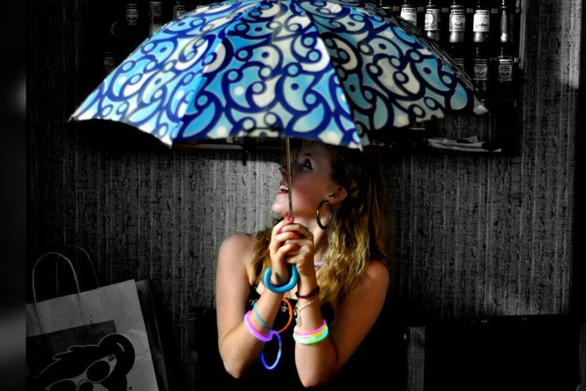 Durante años se ha creído que abrir un paraguas en interiores trae mala fortuna (Foto: Mendozantigua / Instagram)