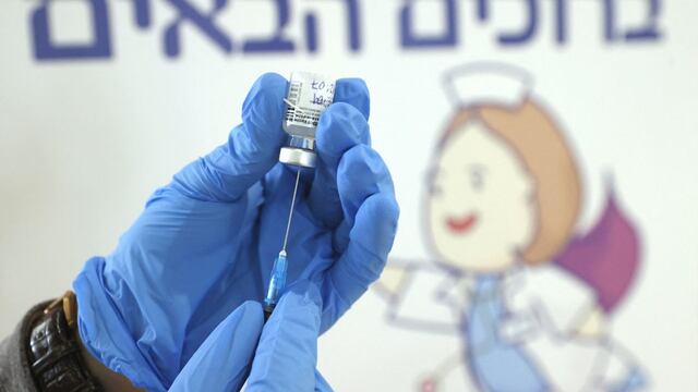 Más del 50% de los israelíes ya están vacunados con ambas dosis