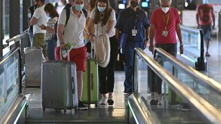 IATA pide acabar con las barreras a los viajes con el COVID en retroceso