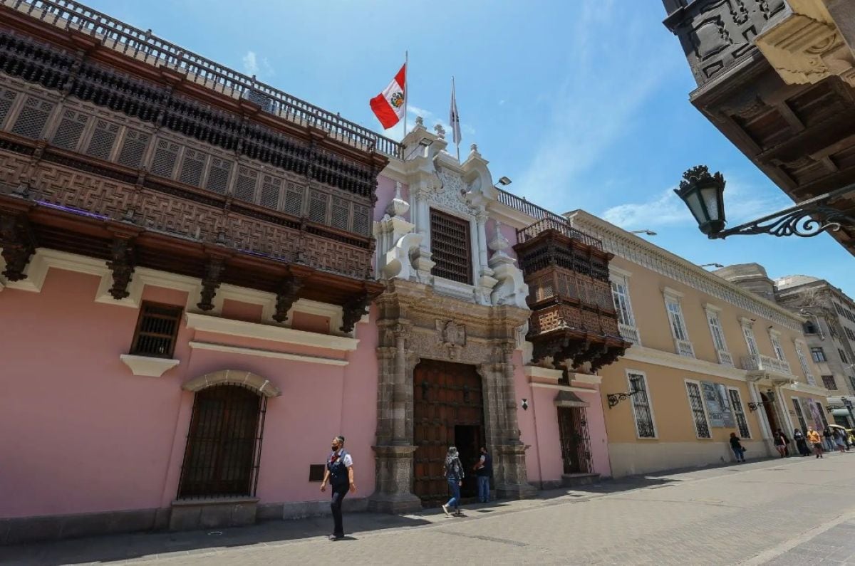 Funcionarios consulares participaron en la organización y apoyo logístico de las elecciones de peruanos residentes en el exterior, según precisó la Cancillería. Foto: Cancillería.