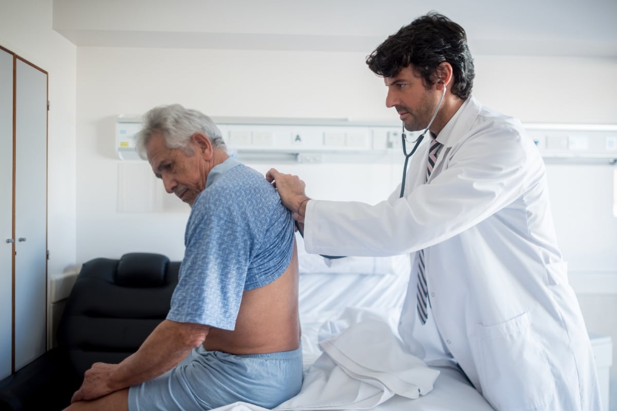 Se registraron más de 14,000 casos en dos meses y casi la mitad afecta a adultos mayores. Foto: Istock.