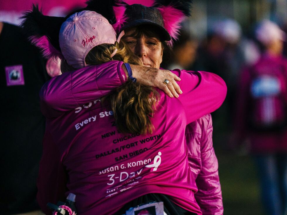 "Lo que quiero que sepan las mujeres jóvenes y las niñas es: Sois poderosas y vuestra voz importa. Vais a entrar en muchas salas en las que puede que seáis las únicas que os parecéis a vosotras o que habéis tenido las experiencias que vosotras habéis tenido. Así que usad esa voz y sed fuertes". - Kamala Harris. | Crédito: Foto de Susan G. Komen 3-Day en Unsplash / Composición Gestión Mix