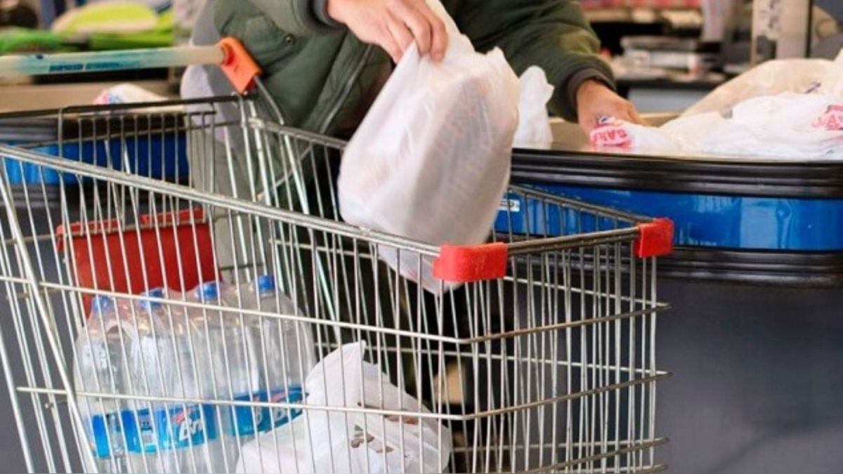 El titular del Midagri, Ángel Manero, plantea una medida complementaria para ayudar a los pequeños agricultores cuando haya sobreoferta de productos agrarios.