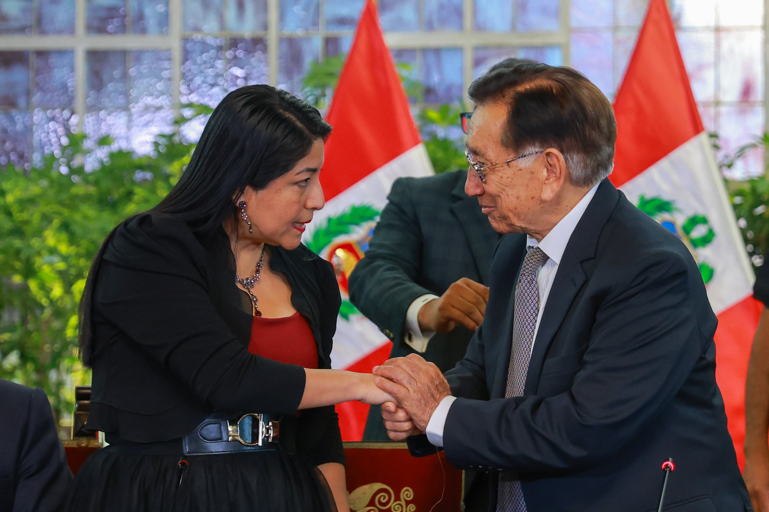 Ministra de Economía, Denisse Miralles, junto con el presidente José María Balcázar. (Foto: Presidencia Perú)
