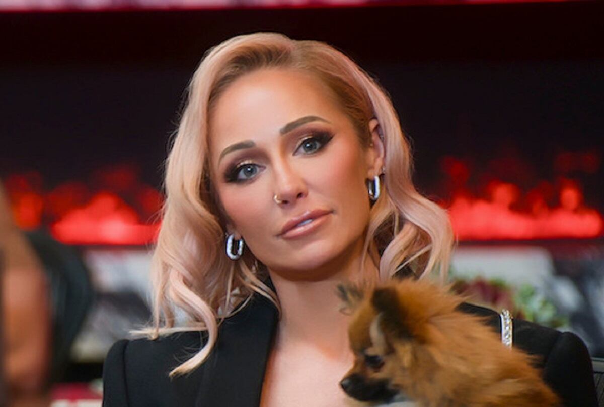 Mary Fitzgerald regresa en la octava temporada de "Selling Sunset" y agrega drama al reality (Foto: Netflix)