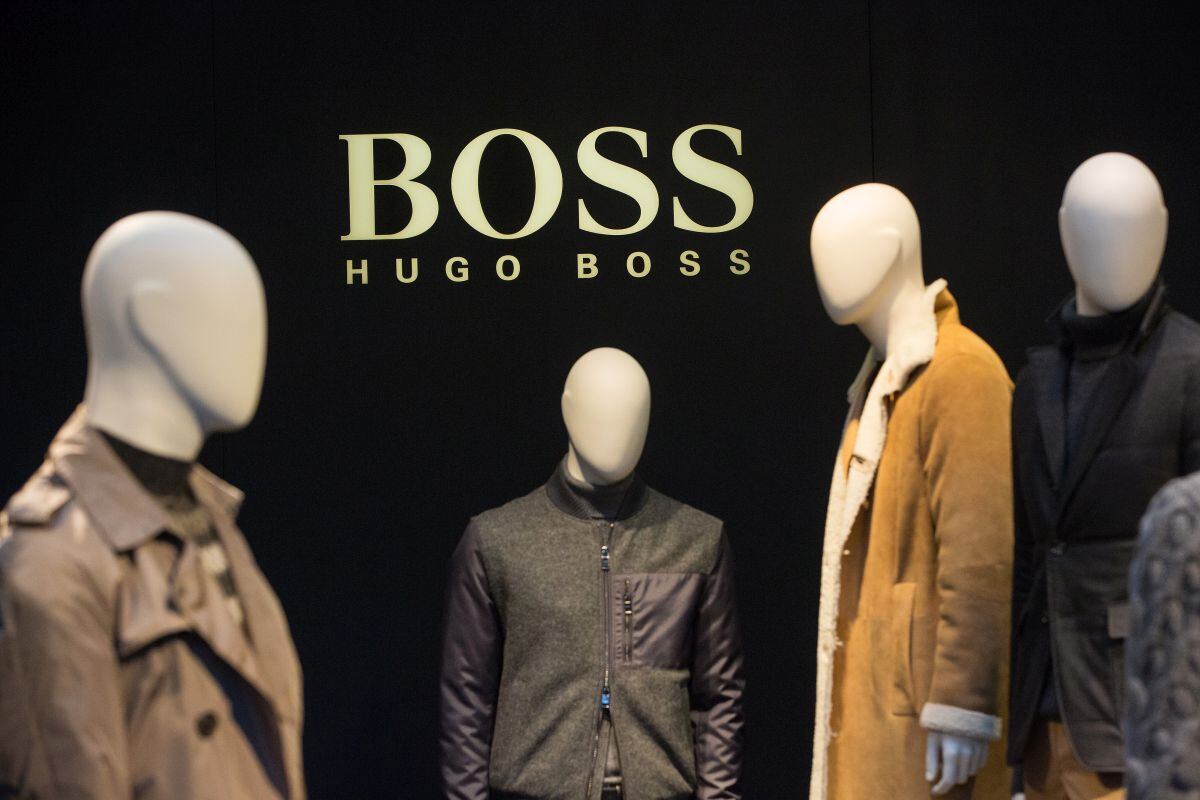 Maniquíes en una sala de exposiciones de Hugo Boss en Metzingen, Alemania.
