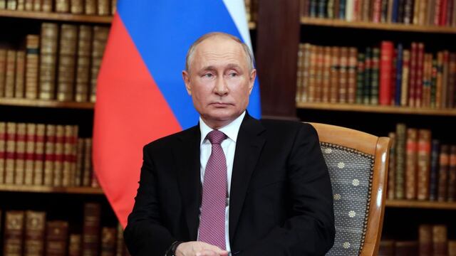 Putin ve “destellos” de luz tras cumbre con Biden, pero sin hacerse ilusiones