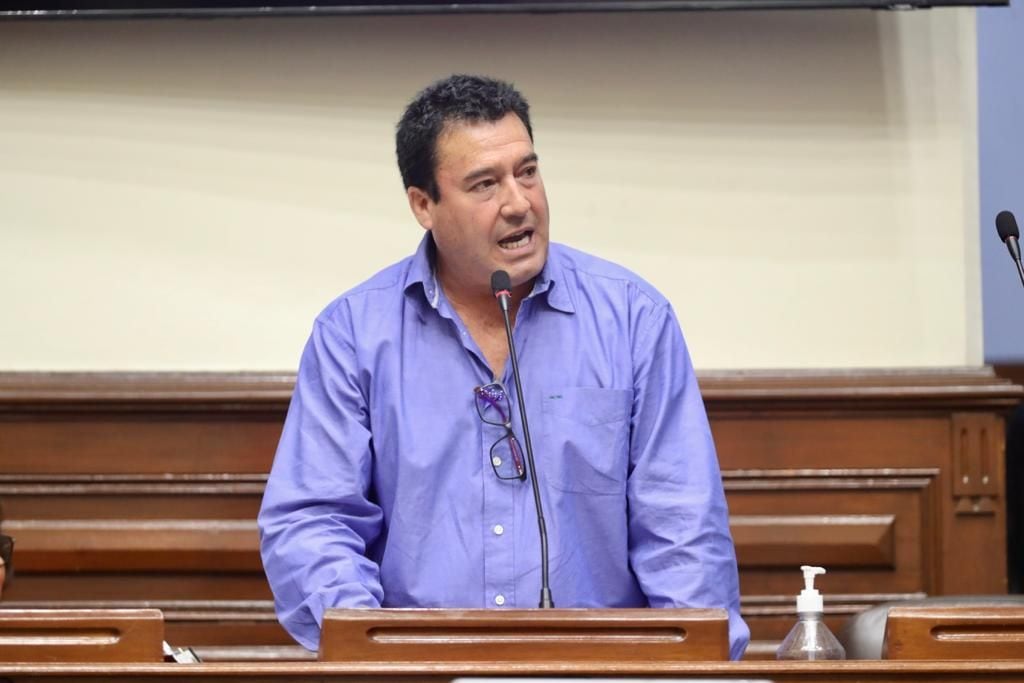 Según Edwin Martínez, Agüero ha vulnerado la dignidad de los arequipeños y de los alumnos de dos centros educativos. (Foto: Congreso)