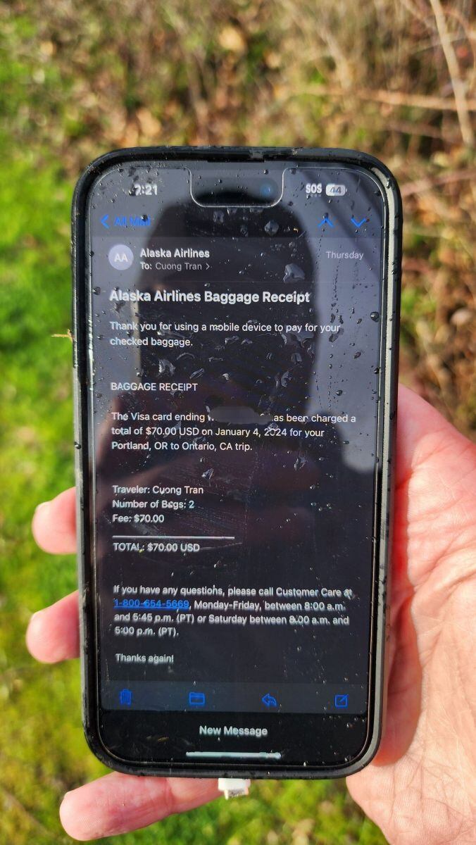 Un iPhone del vuelo 1282 de Alaska Airlines.