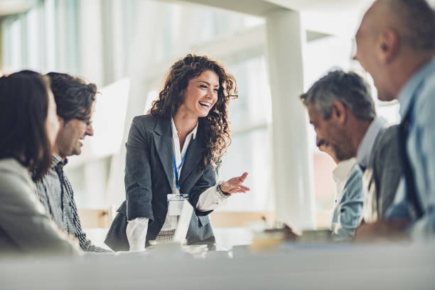 "Las organizaciones nunca habían invertido tanto en liderazgo y, aun así, los empleados confían menos que nunca en sus líderes." (Foto: iStock)