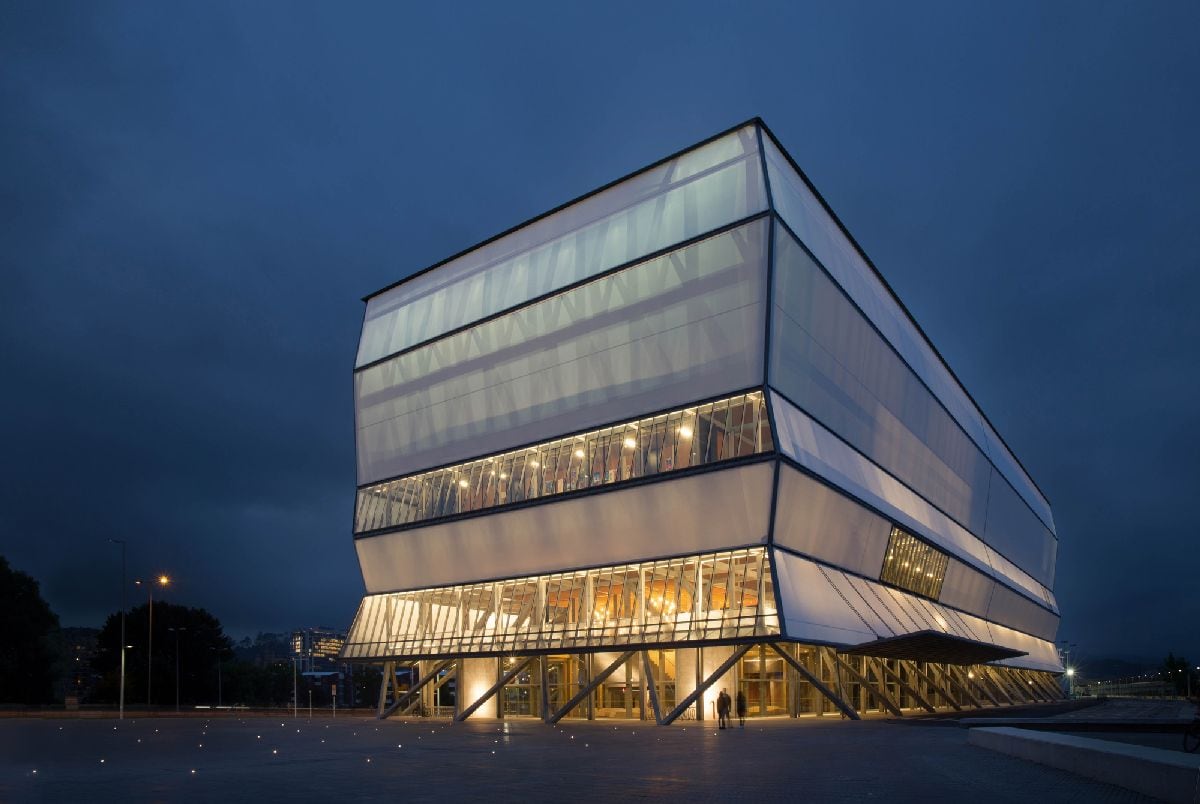 Teatro diseñado por Smiljan Radic, Eduardo Castillo y Gabriela Medrano para la región chilena del Biobío. Foto: Archdaily