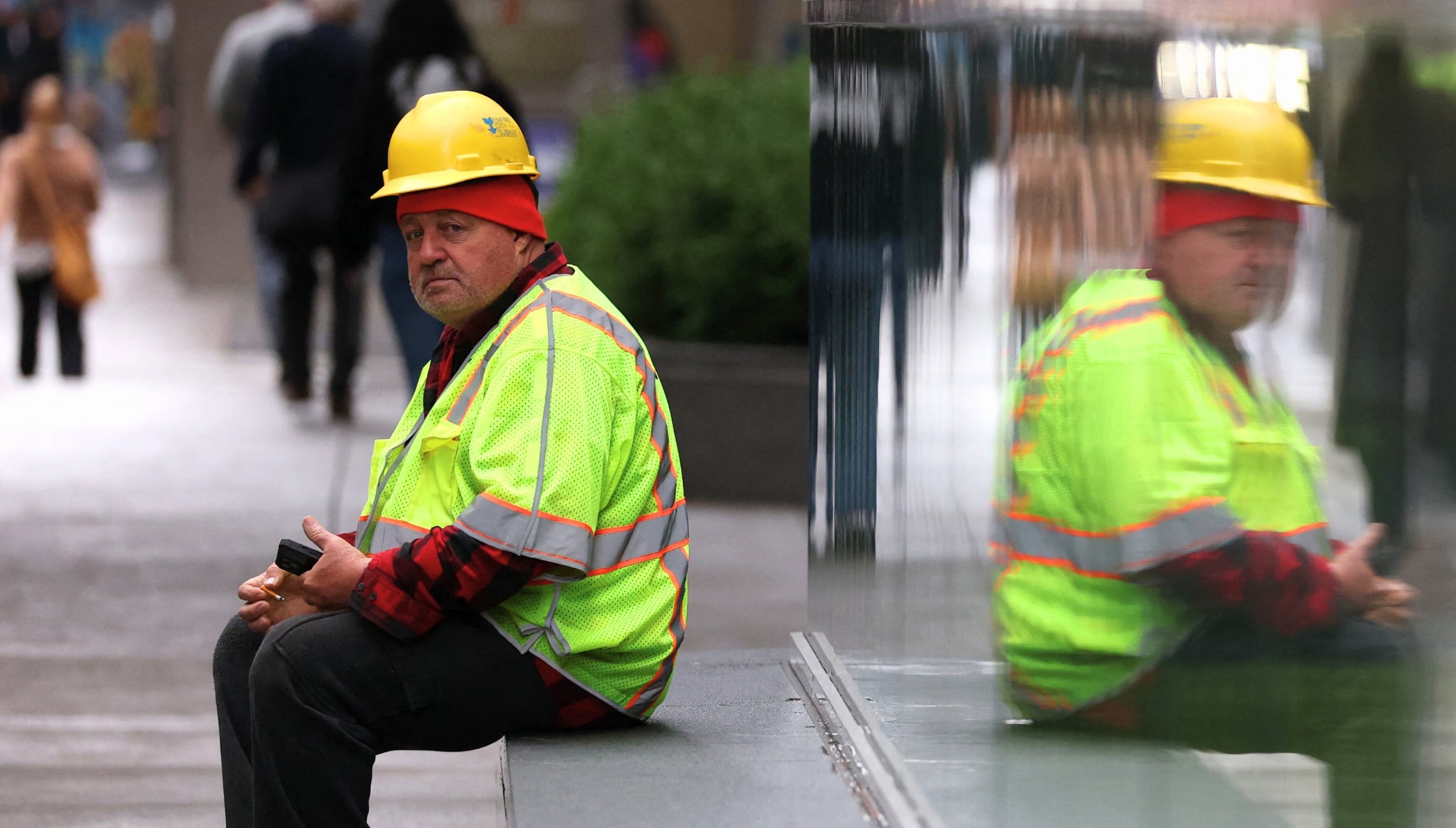 Ciudadano de Nueva York trabajando en las calles de NYC para ganarse un salario digno y así alimentar a sus familias (Foto: AFP)