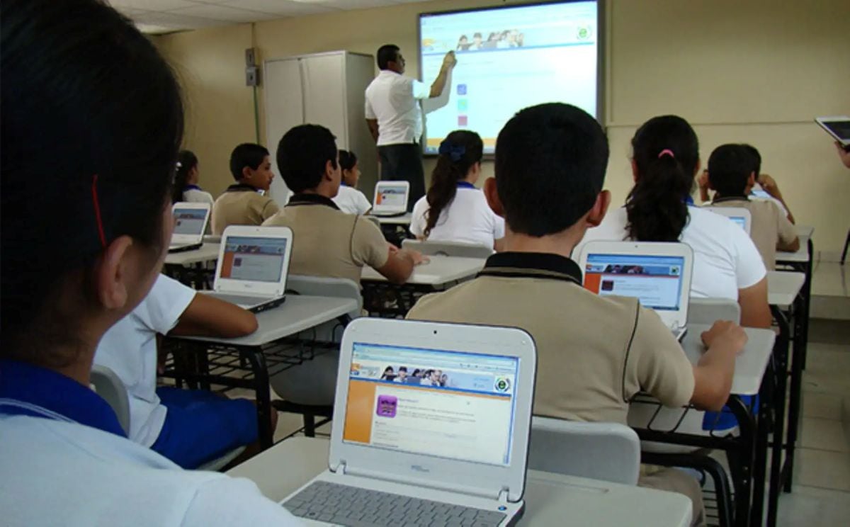La inversión en tecnología educativa en América Latina sigue concentrándose en capacitación laboral, mientras la educación escolar recibe solo una pequeña parte del financiamiento, según un informe de McKinsey & Company. Foto: Andina.