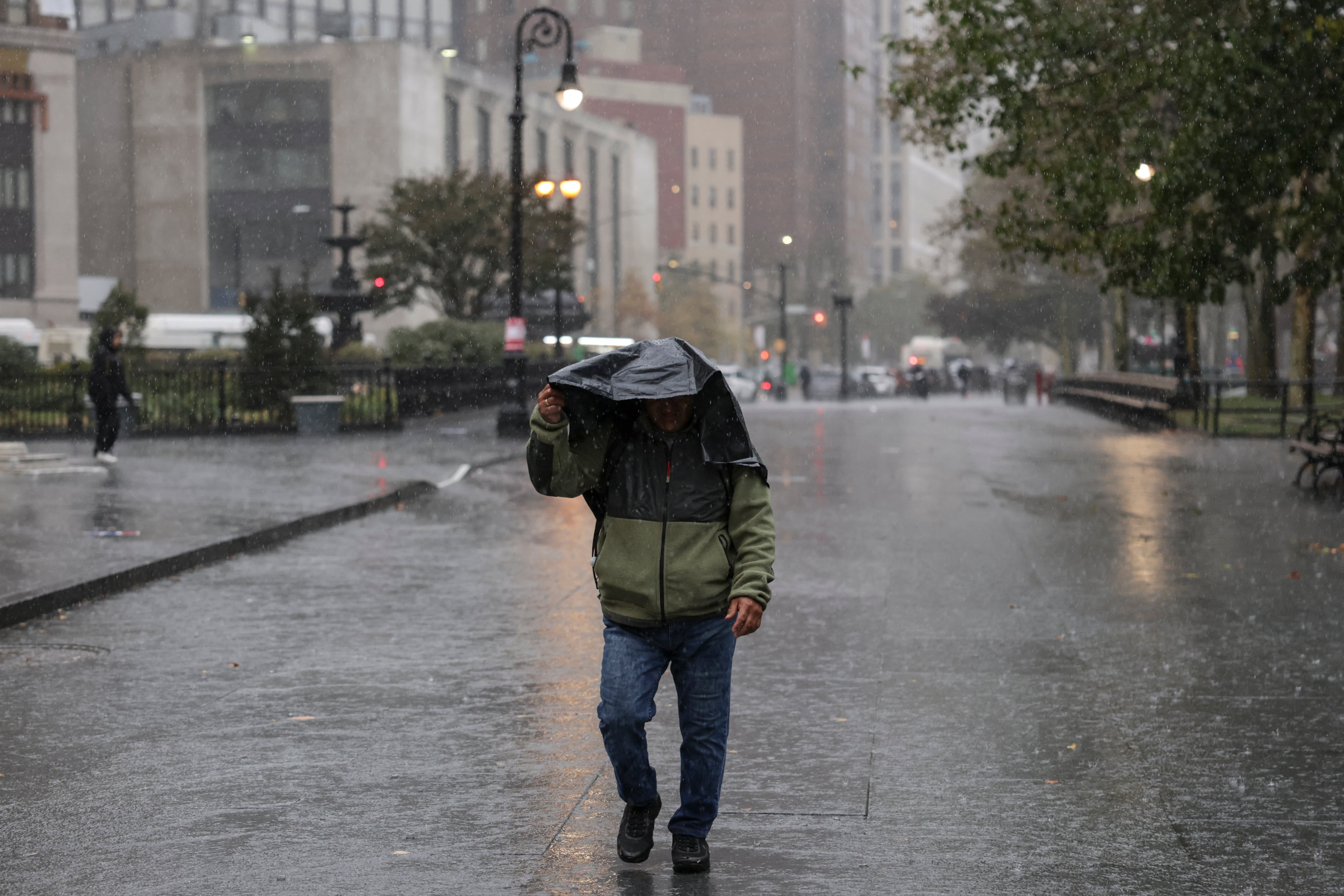 Para este fin de semana de Memorial Day, se esperan intensas lluvias en la ciudad de Nueva York. (Crédito: ANGELA WEISS / AFP)