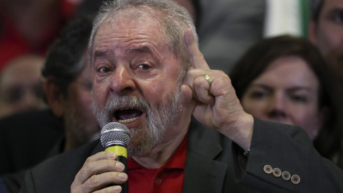 Lula insinúa que Flávio Bolsonaro estará al servicio de EE.UU. si resulta elegido