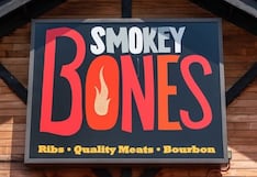 De 130 locales a solo 26: el declive de la famosa cadena Smokey Bones que lucha por no desaparecer