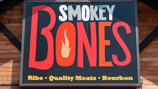 De 130 locales a solo 26: el declive de la famosa cadena Smokey Bones que lucha por no desaparecer