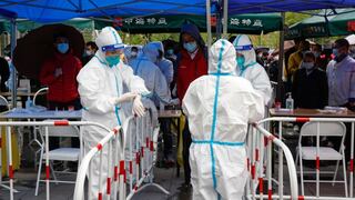 Mientras persiste brote de COVID en Pekín, las pruebas masivas se convierten en rutina