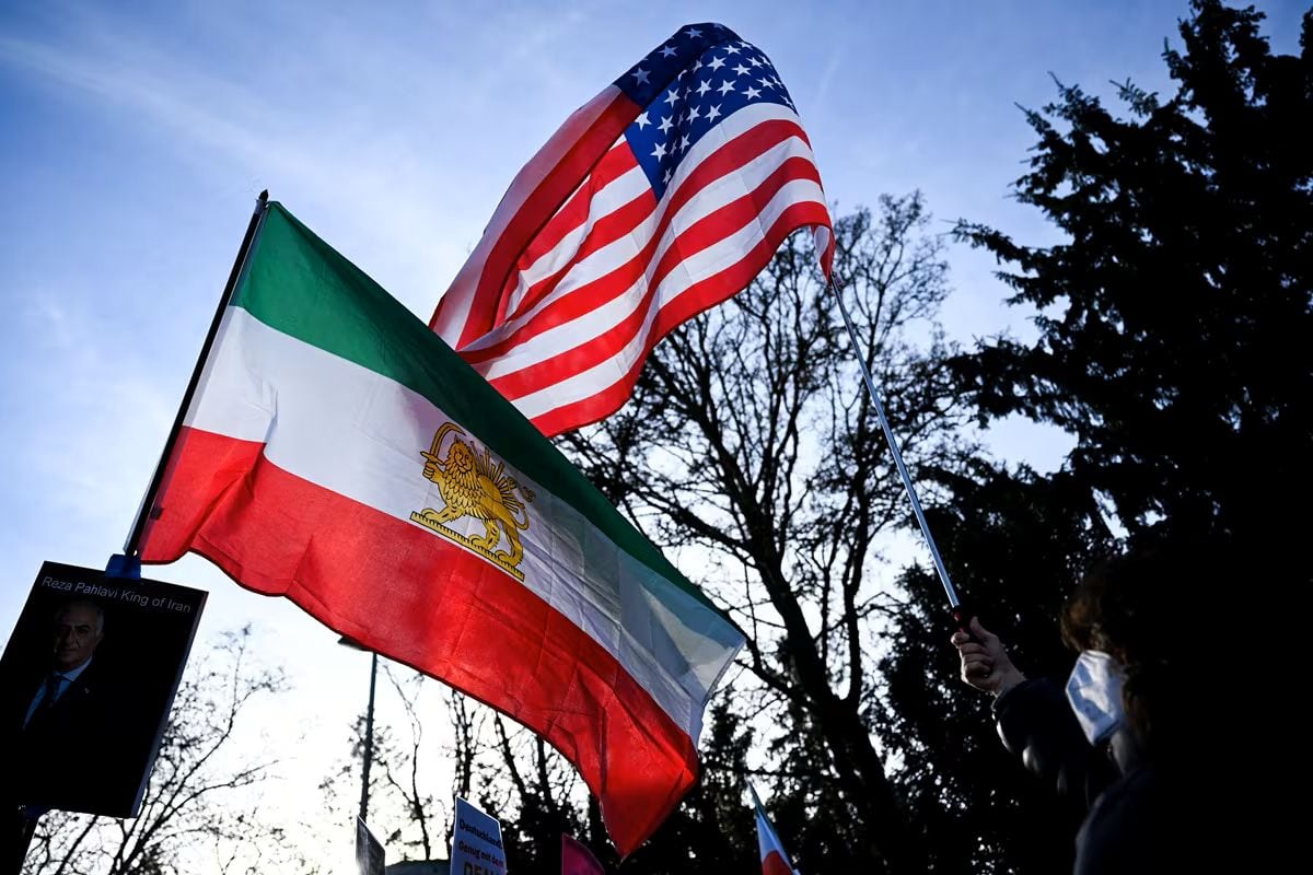 Delegaciones de Irán y Estados Unidos retomarán en Ginebra las conversaciones nucleares en un clima marcado por advertencias militares y acusaciones cruzadas. Foto: AP.