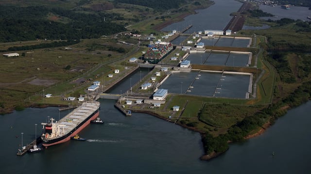 Canal de Panamá evita crisis naviera con plan hídrico... y suerte