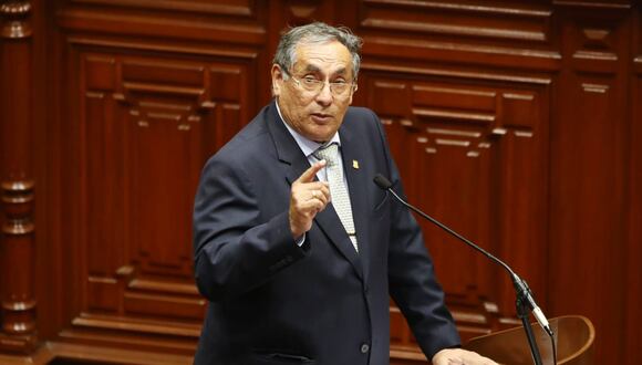 En setiembre pasado el ministro de Energía y Minas, Óscar Vera Gargurevich, se salvó de ser censurado en el Congreso. (Foto: Jorge Cerdan/@photo.gec)
