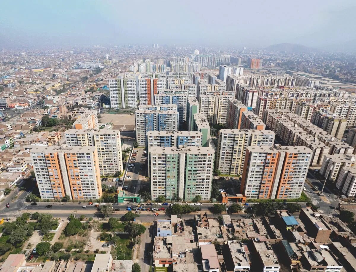 El megaproyecto de Comas de Viviendad de Interés Social de Aviva se lanzó en 2014 y debería culminar su construcción por completo en 2031. Su inversión bordea los S/ 2,500 millones.