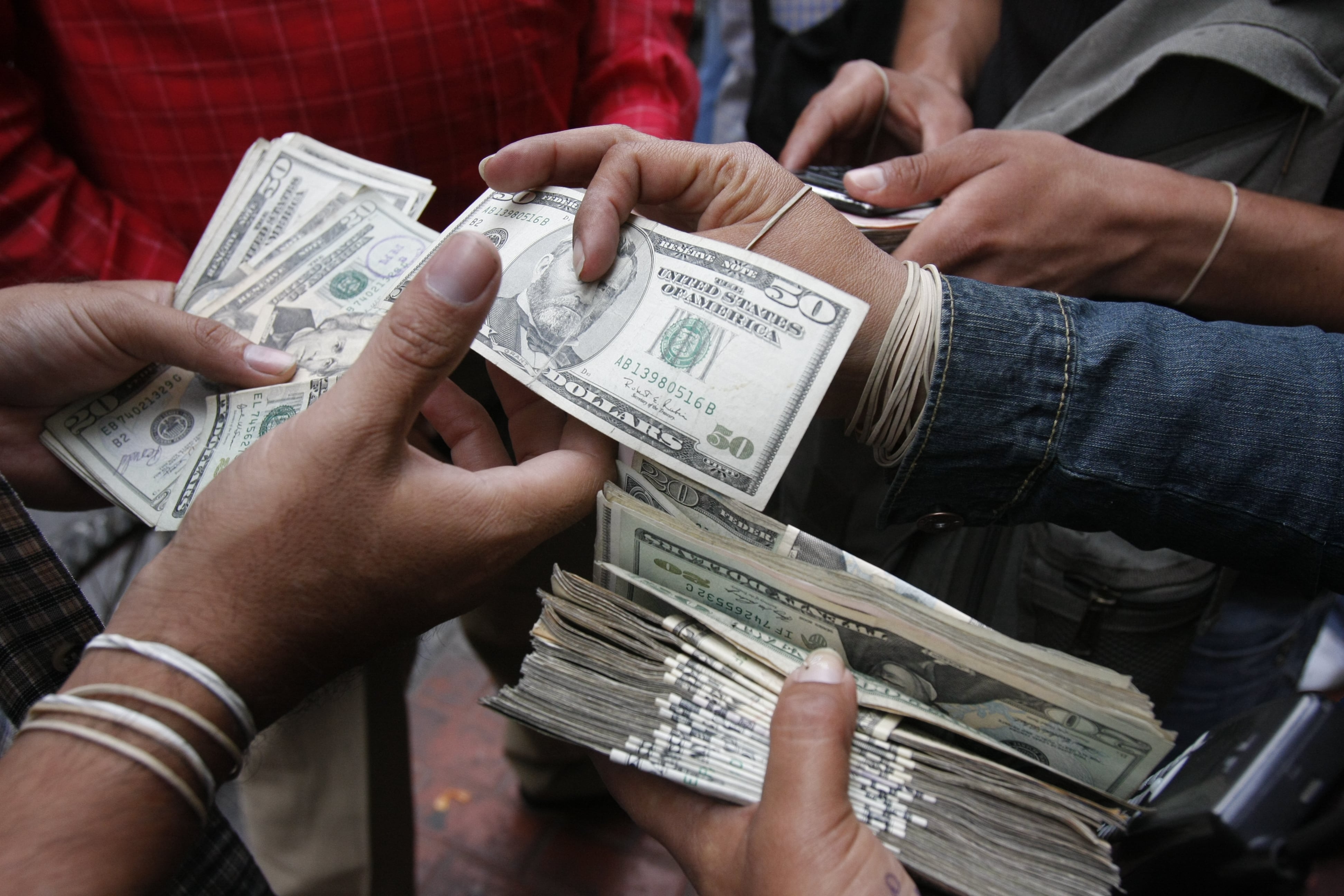 Cada vez que escala la guerra de Irán o se prolonga, significa un movimiento a favor del dólar, y lo contrario para los activos de riesgo, incluyendo los de mercados emergentes como el peruano, señaló Alonso Alcorta, head de credit research en Seminario SAB. (Foto: GEC)